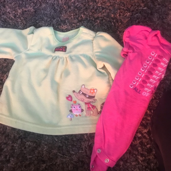 31 piece 6-12 month clothing lot - Picture 4 of 5